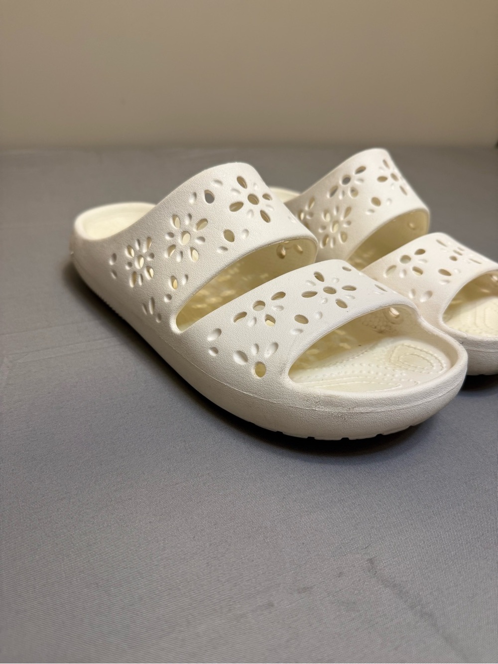 CROCS White Floral Slide Sandals